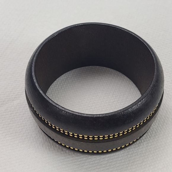 Wood bracelet with gold colored studs - Picture 3 of 5